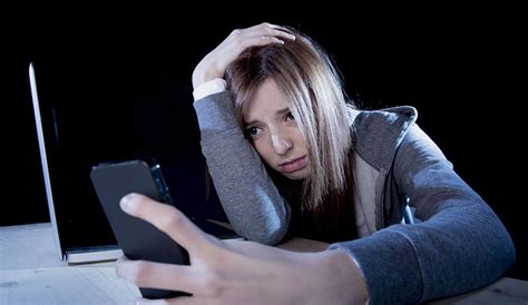 S­o­s­y­a­l­ ­M­e­d­y­a­ ­ç­o­c­u­k­l­a­r­ı­ ­m­u­t­s­u­z­ ­e­d­i­y­o­r­,­ ­a­r­a­ş­t­ı­r­m­a­ ­b­u­l­u­y­o­r­